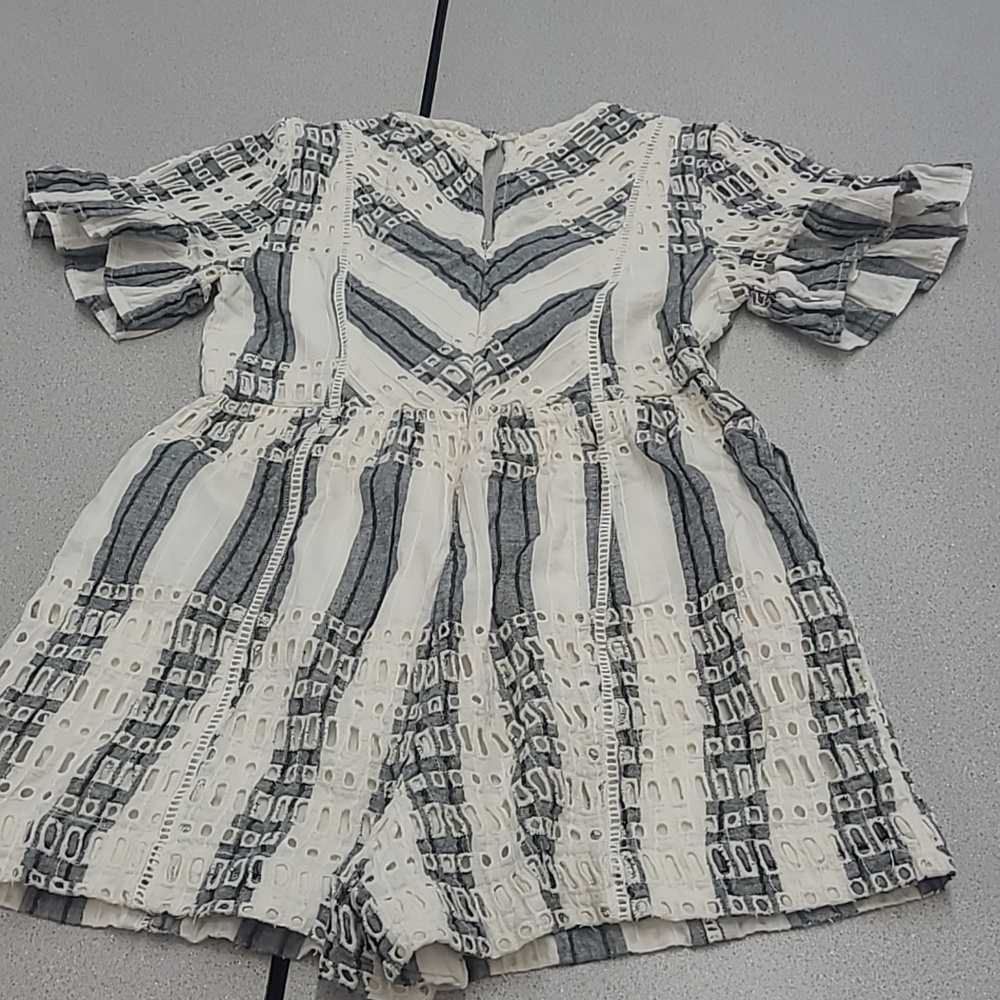 Anthropologie Gray/Cream Cotton Eyelet Romper Size 2p - Picture 10 of 12